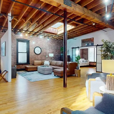 Spacious Back Bay 1Br W King & Office